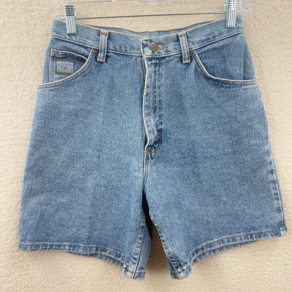Vintage Wrangler Size 6 Medium wash Women's Short Y2K